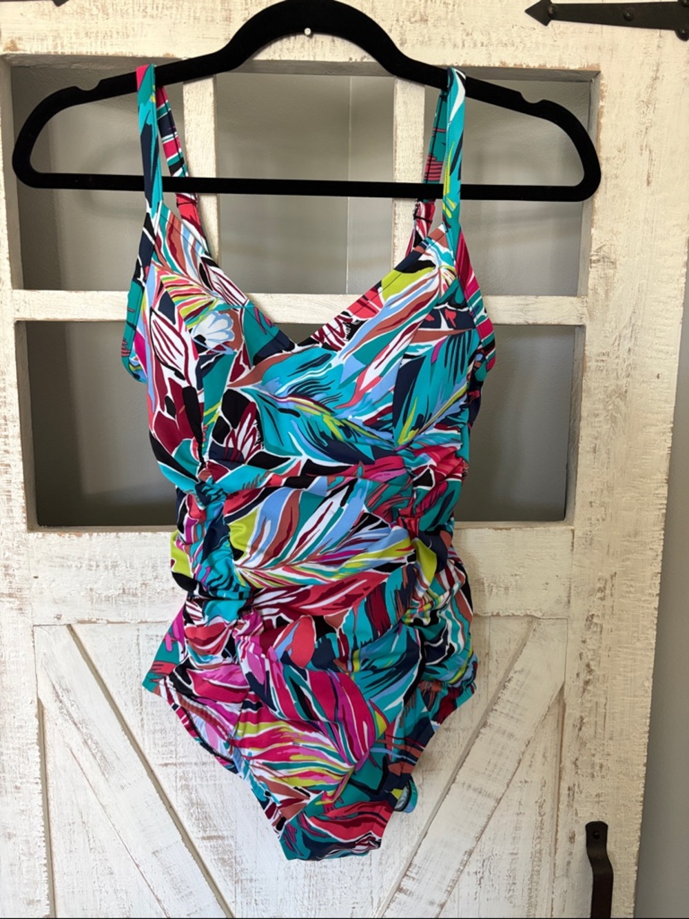 NWT Women’s Aqua Green Vibrant Tropical One-Piece Swimsuit